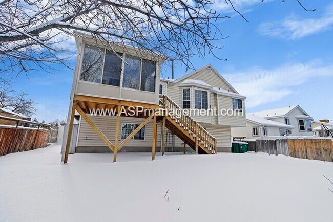 Building Photo - SANDY BEAUTIFUL 5 BED 3 BATH FAMILY HOME