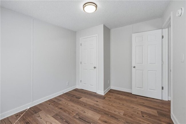 Building Photo - 190 Chivalry Ln