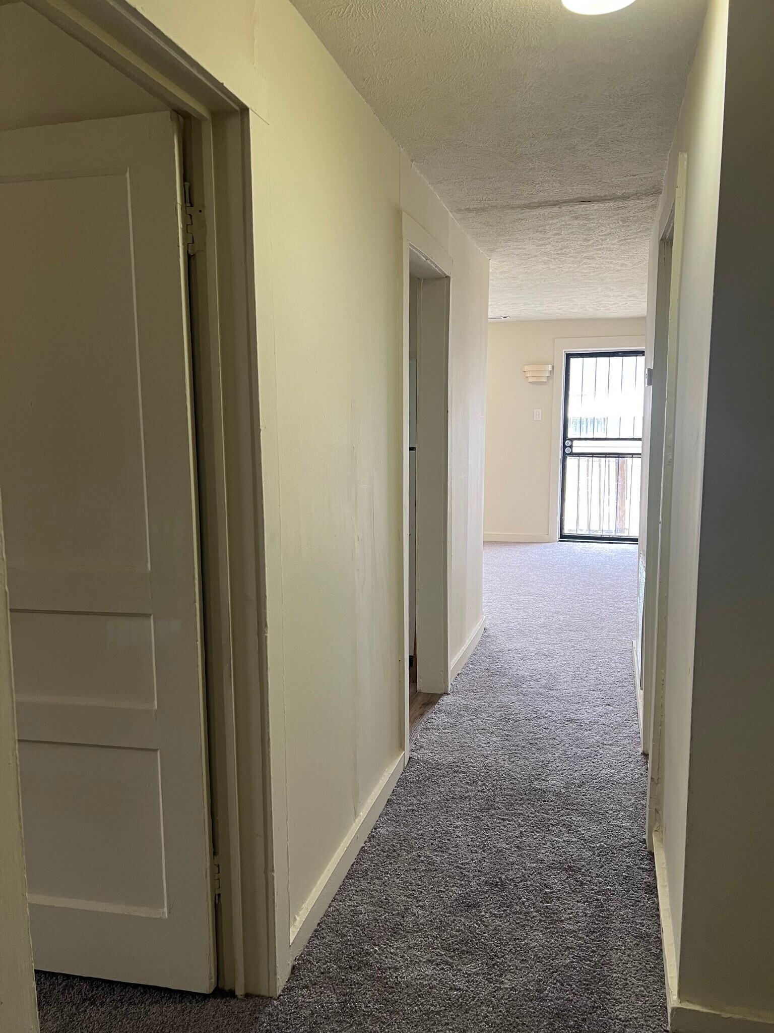 Building Photo - 2411 Scovel St