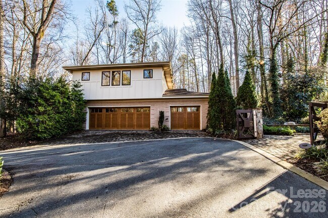 Building Photo - 3911 Lakeside Dr