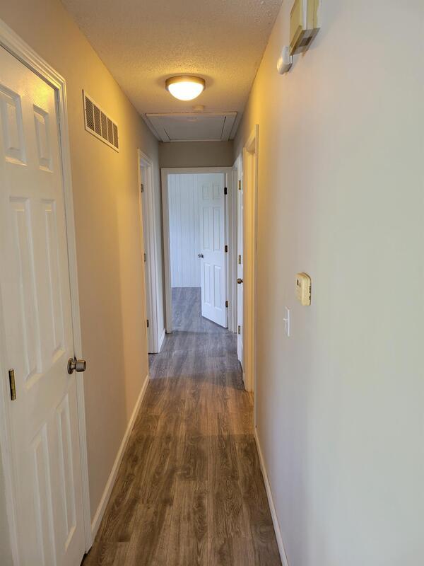 Building Photo - 3932 Silver Ridge Dr