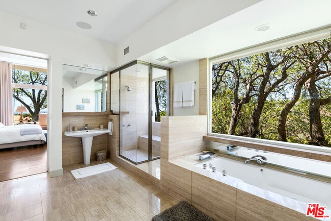 Building Photo - 1436 Summitridge Dr