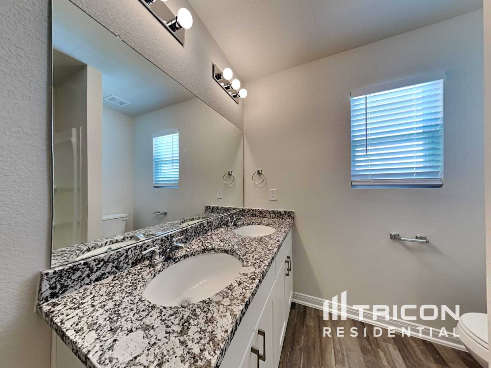Building Photo - 10110 Cerritos dr