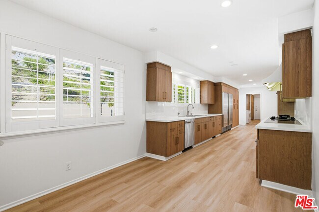 Building Photo - 8900 Alto Cedro Dr