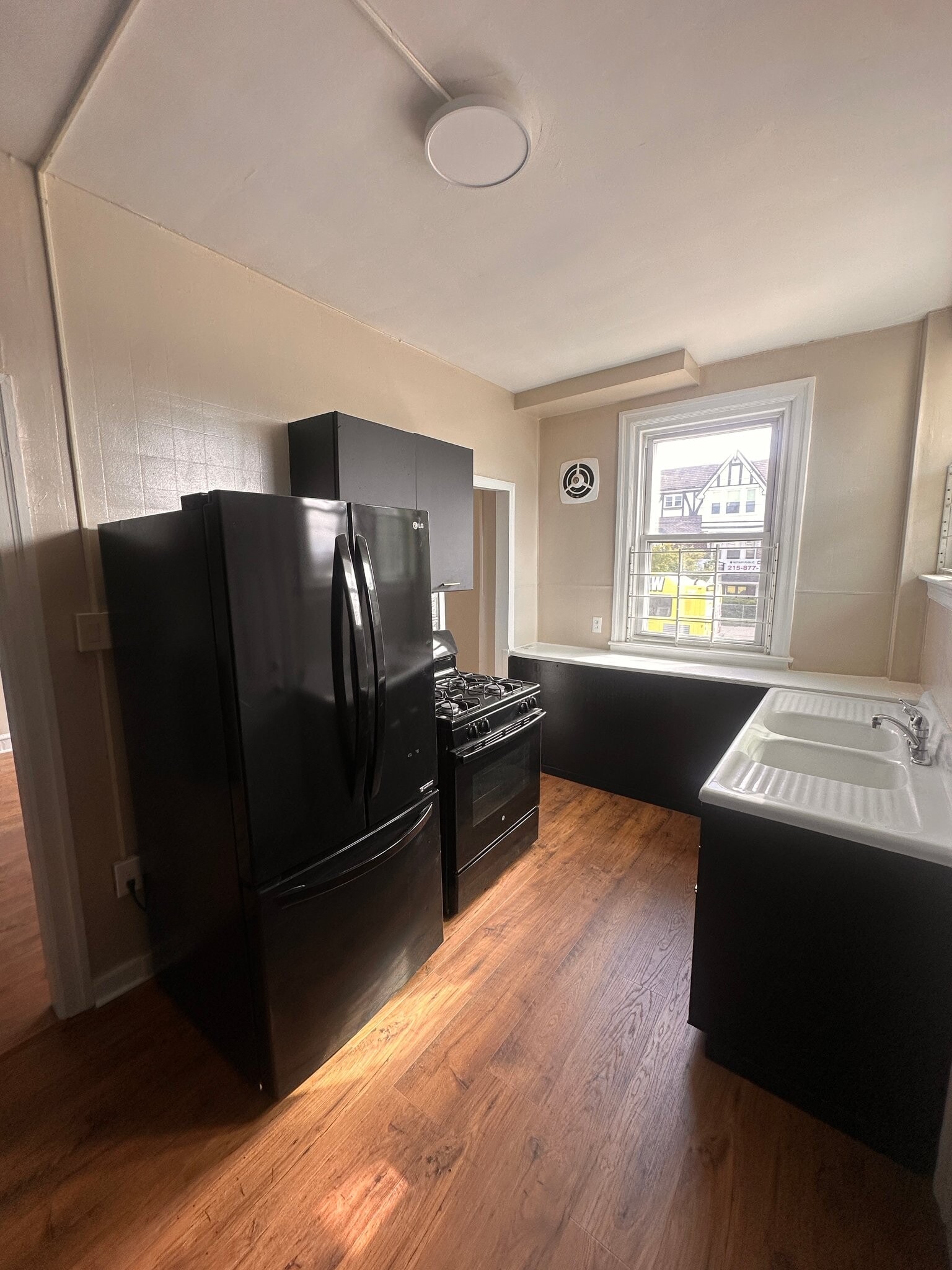 Building Photo - 5400 Lebanon Ave