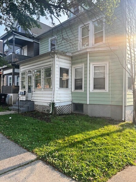 Front entrance - 82 N Hamilton St