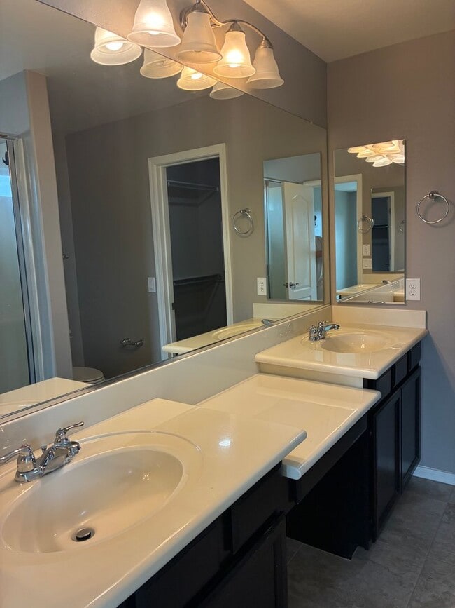 Building Photo - **BEAUTIFUL 3 BEDROOM/3 BATHROOM HOME LOCATED IN EASTMARK (ELLSWORTH & RAY)**