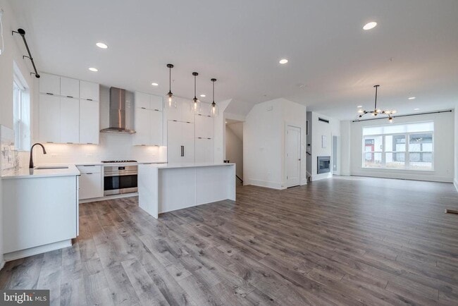 Building Photo - 11382 Emerald Park Rd