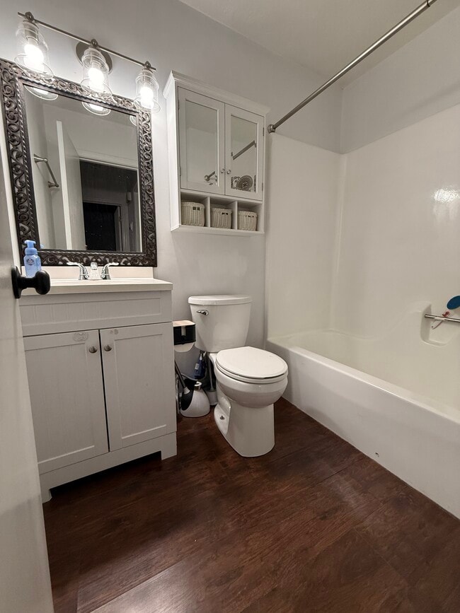 Building Photo - 5 Markwood Ln