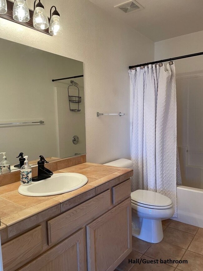 Building Photo - PALI2630