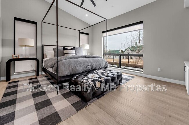 Building Photo - 76 Caballada St