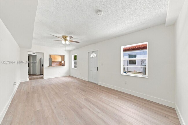 Building Photo - 402 NW 44th Ave