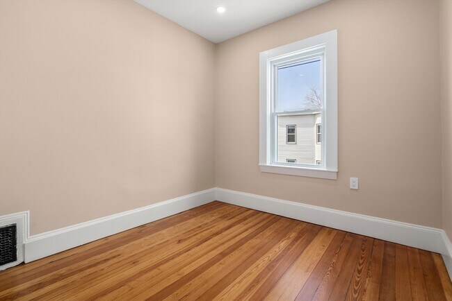Building Photo - 99 Beech St