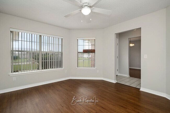 Building Photo - 2100 Blue Wind Dr