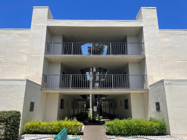 Building Photo - 5130 Las Verdes Cir