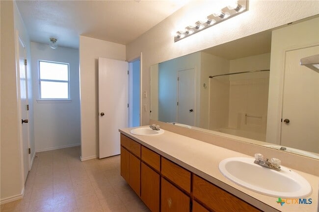 Building Photo - 4507 Aspen Dr