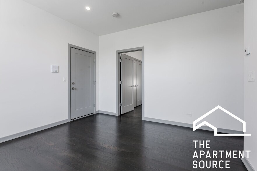Building Photo - 2814 N Mozart St