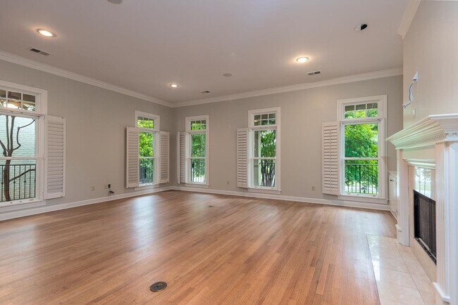 Building Photo - 1060 Island Dr