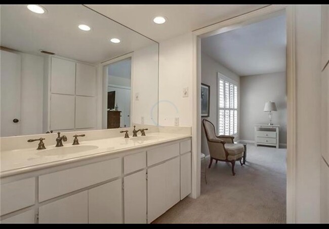 Master Bath - 3005 Tanglewood Park W