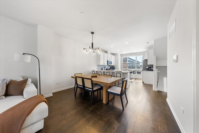 Building Photo - 2217 Venture Dr