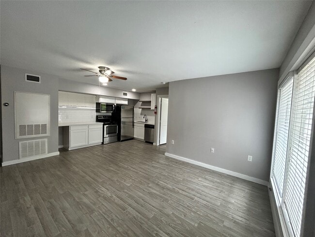 Building Photo - 219 Marshall St