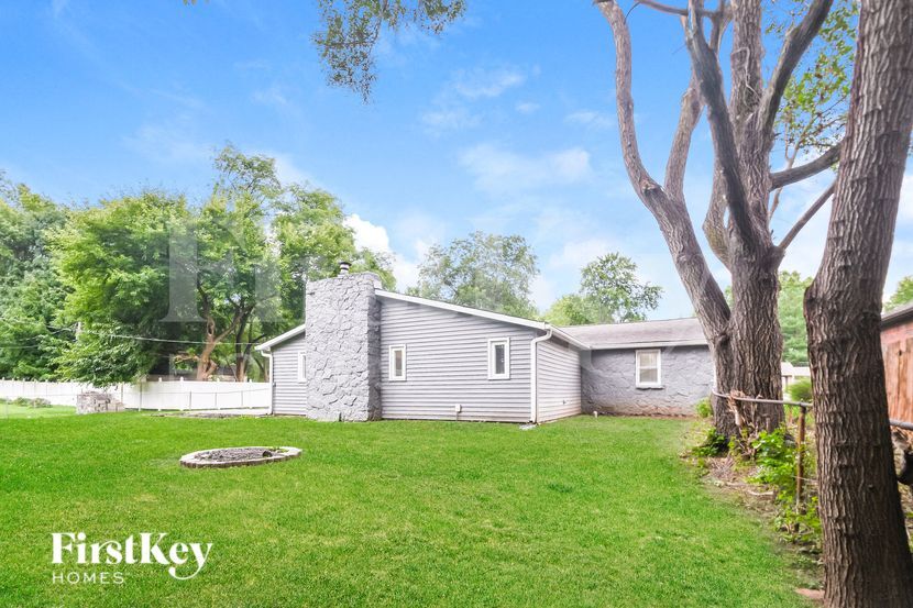 Building Photo - 648 Sycamore St