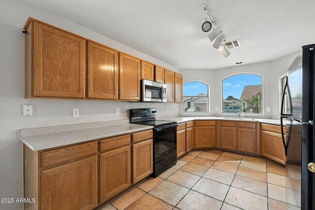 Building Photo - 12568 W Almeria Rd