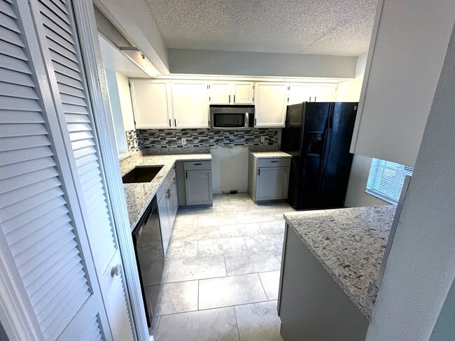 Building Photo - 13828 Timberbrooke Dr