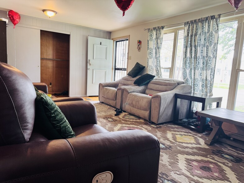 Living room - 246 Union Rd