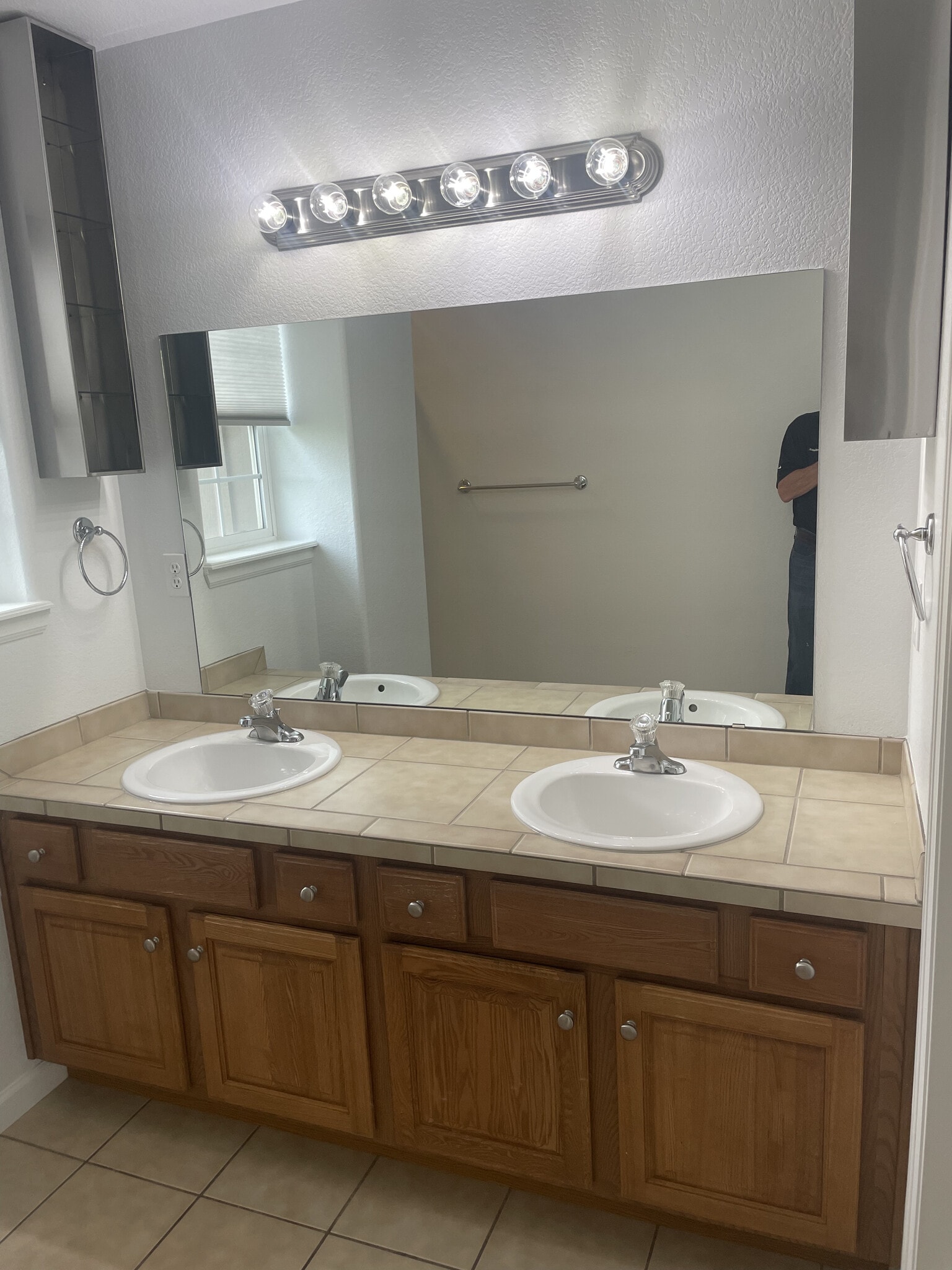 Building Photo - 1109 Trask Heights