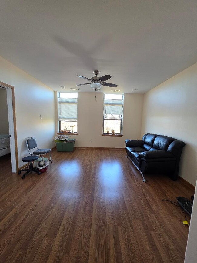 Building Photo - 2843 S Archer Ave