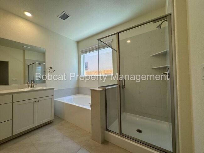 Building Photo - 1484 W Sunset Way