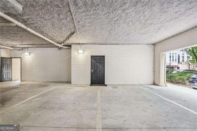 Building Photo - 955 Juniper St NE