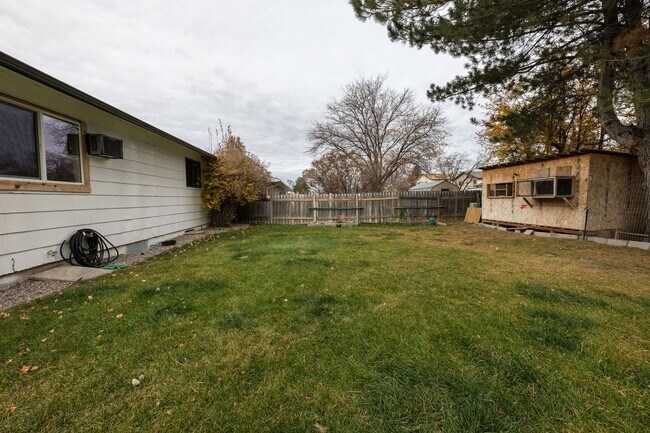 Building Photo - 4 BED 2 BATH HOME WITH BONUS ROOM IN IDAHO...