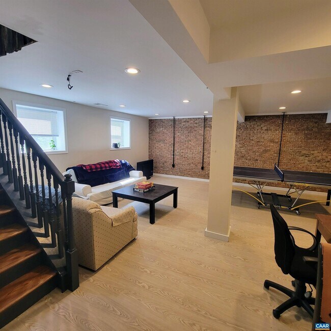 Building Photo - 2751 McElroy Dr