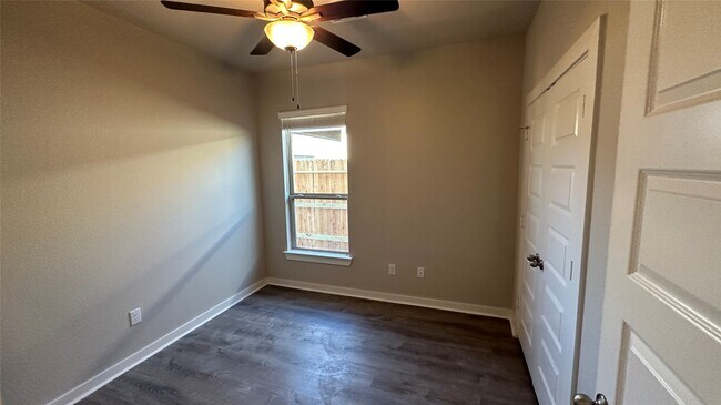 Building Photo - 9812 Grosbeak Ln