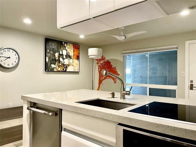 Building Photo - 3110 Red River St