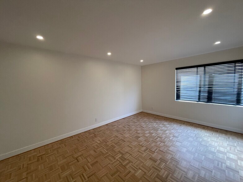 Building Photo - 700 Westmount Dr