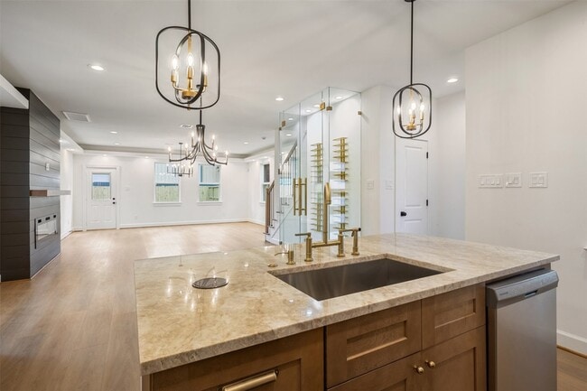 Building Photo - 884 Prosper St