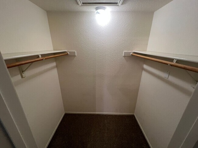 Building Photo - Georgetown 2 Bedroom 2 Bath