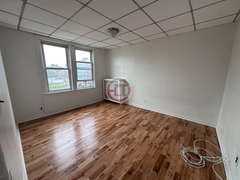 Building Photo - 1352 Gillespie Ave