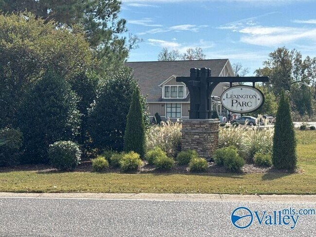 Building Photo - 1037 Pilgrim Ln