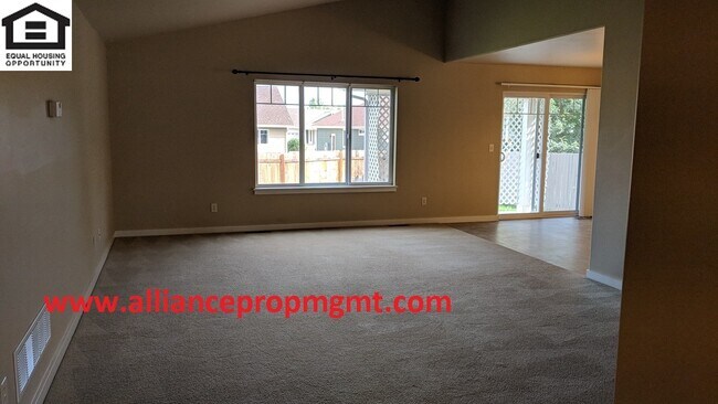 Building Photo - 2907 Lily Dr