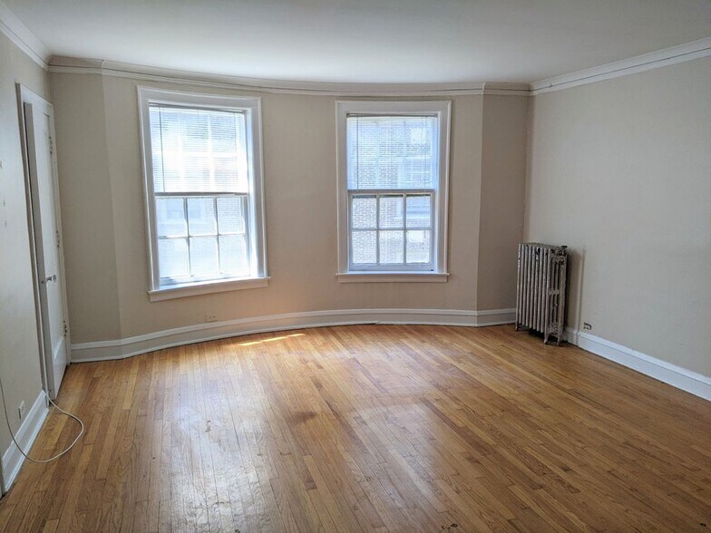 Building Photo - 905 Elmwood Ave