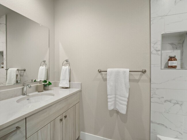 Building Photo - Modern Townhome with Mountain Views in One...