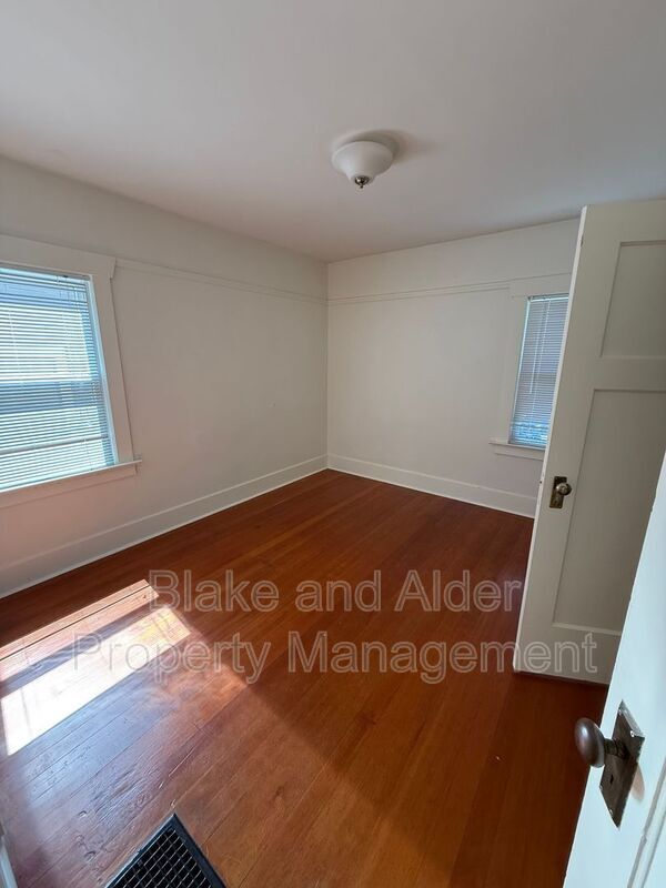 Building Photo - 2825 NE 27th Ave