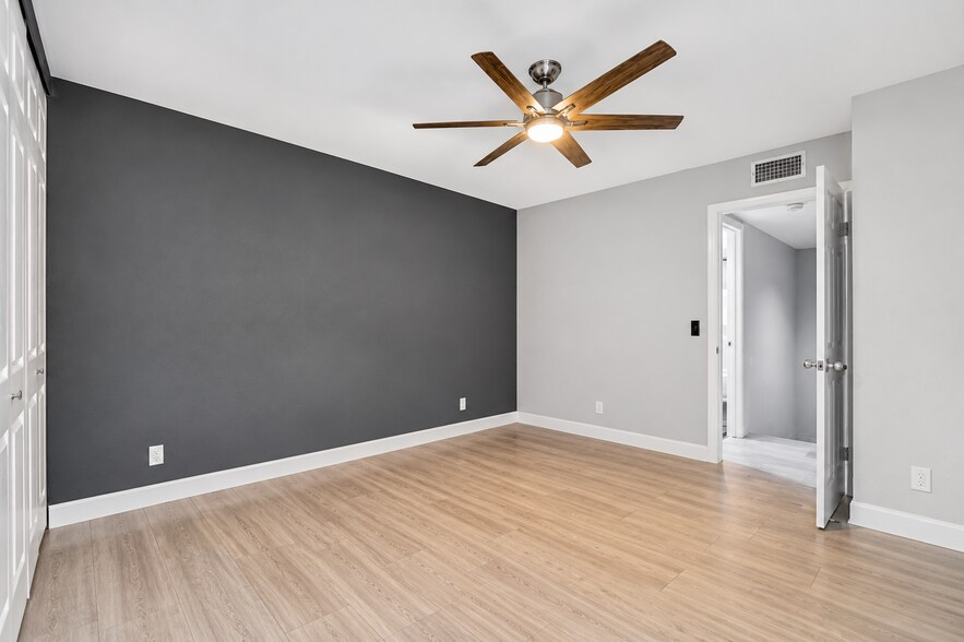 Building Photo - 1017 10th Way