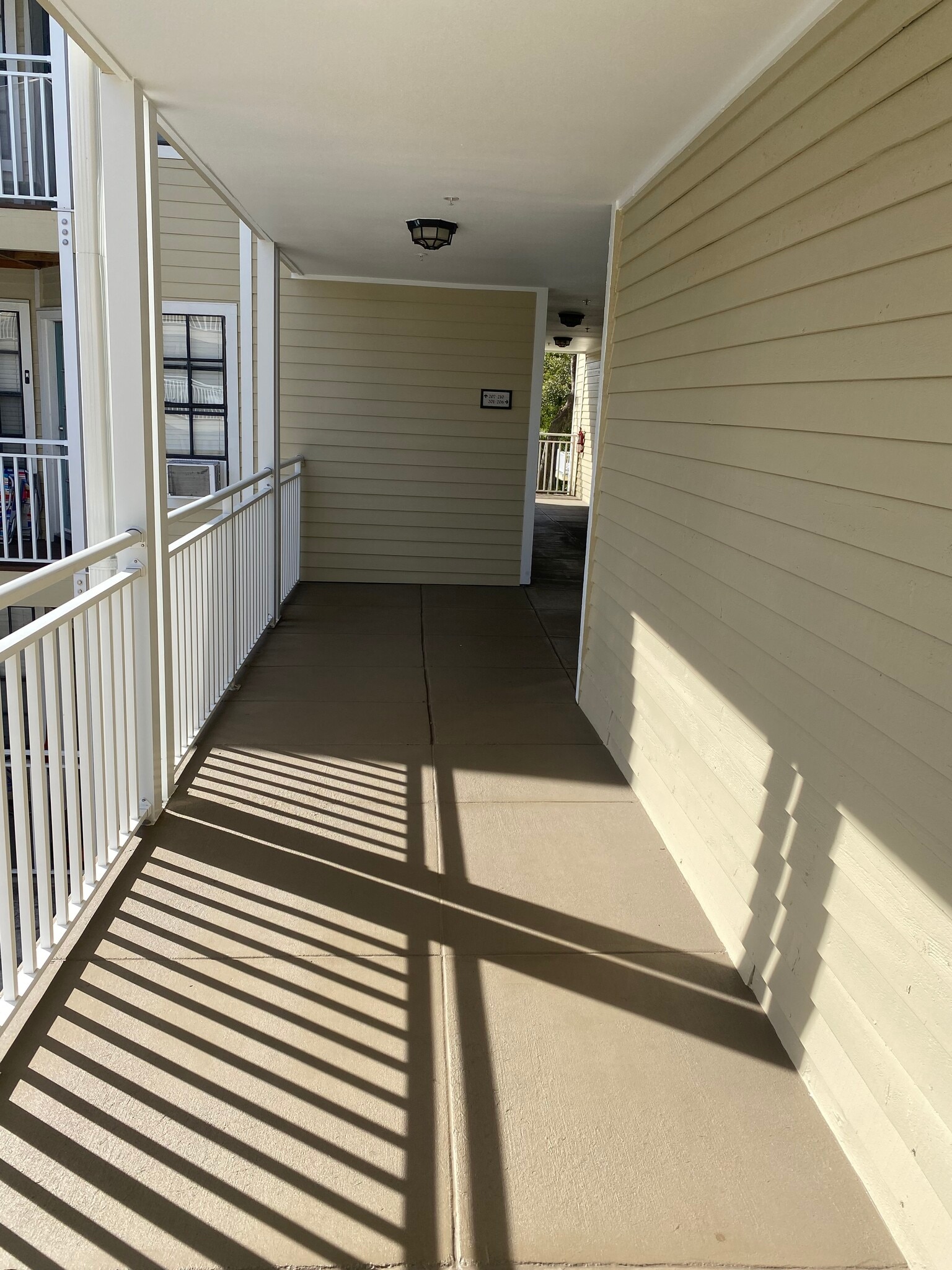 Building Photo - 1000 W Horatio St