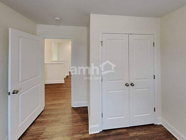 Building Photo - 2011 Bennett Dr