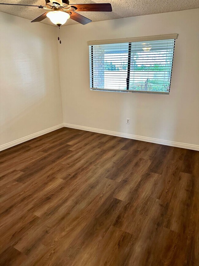 Building Photo - 9913 Spring Oak Dr
